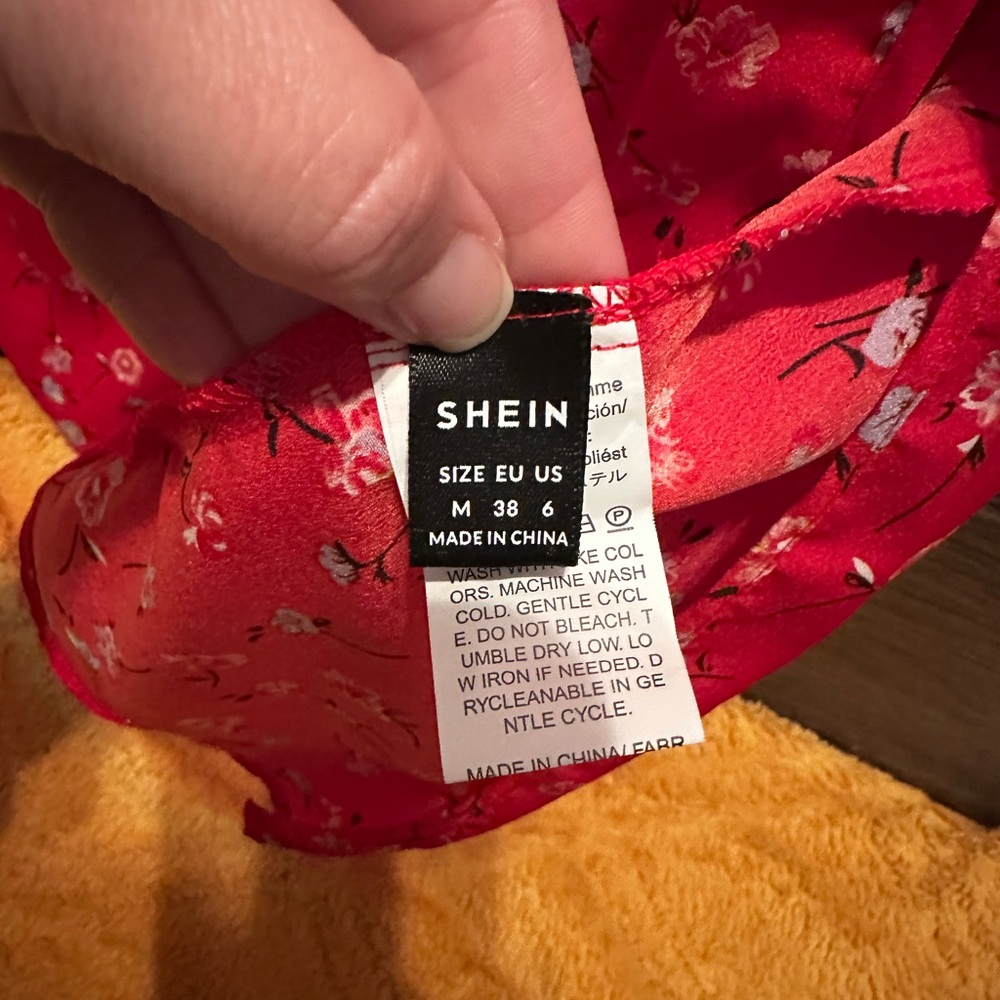 SHEIN Red Floral Wrap Dress with Delicate Print - Picture 2 of 3